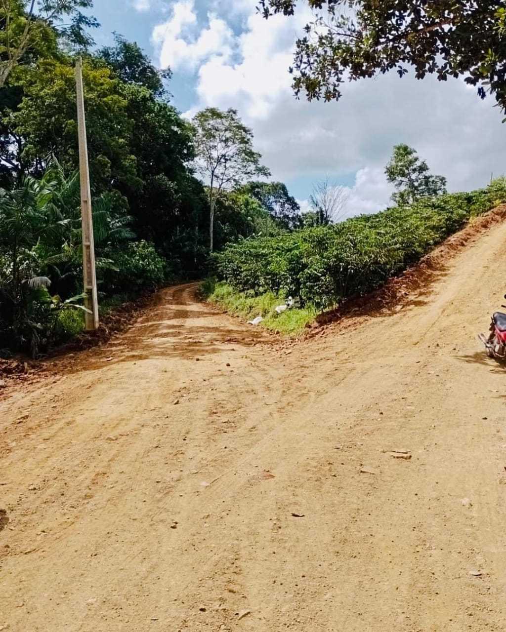Camacã: Prefeitura aproveita a estiagem e segue em frente na manutenção das estradas vicinais